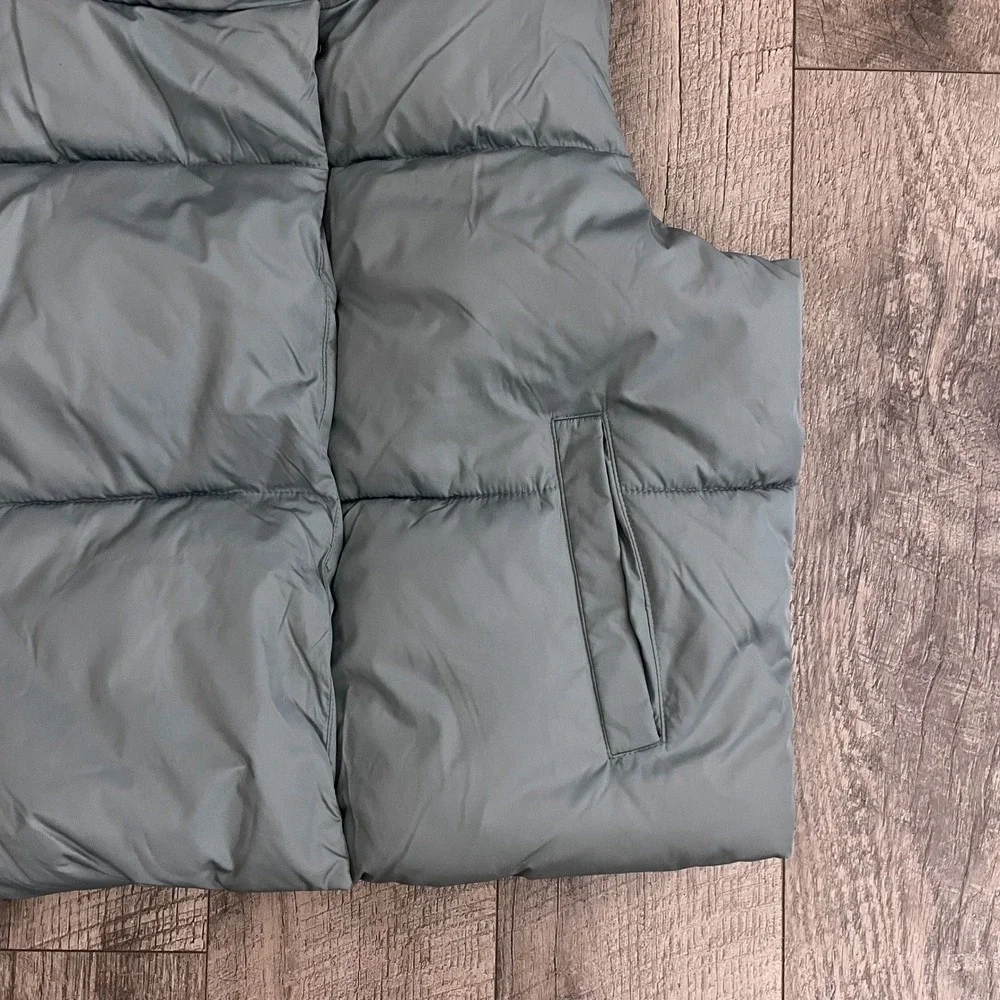 Old Navy Mens Large Puffer Vest Sage Green Funnel Neck Quilted Full Zip Snap
